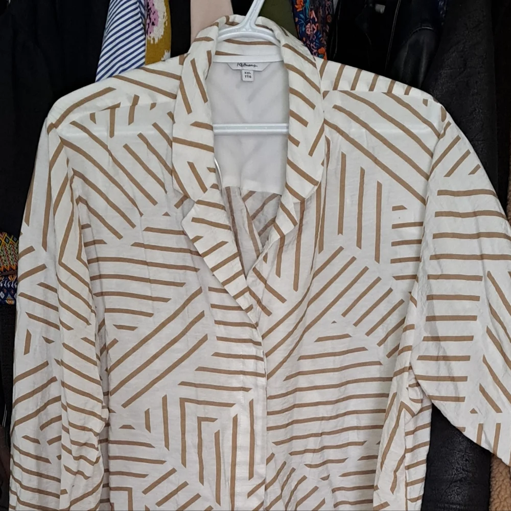 Casual Button Down Shirt with Geometric Pattern. Oversize - Picture 4 of 7